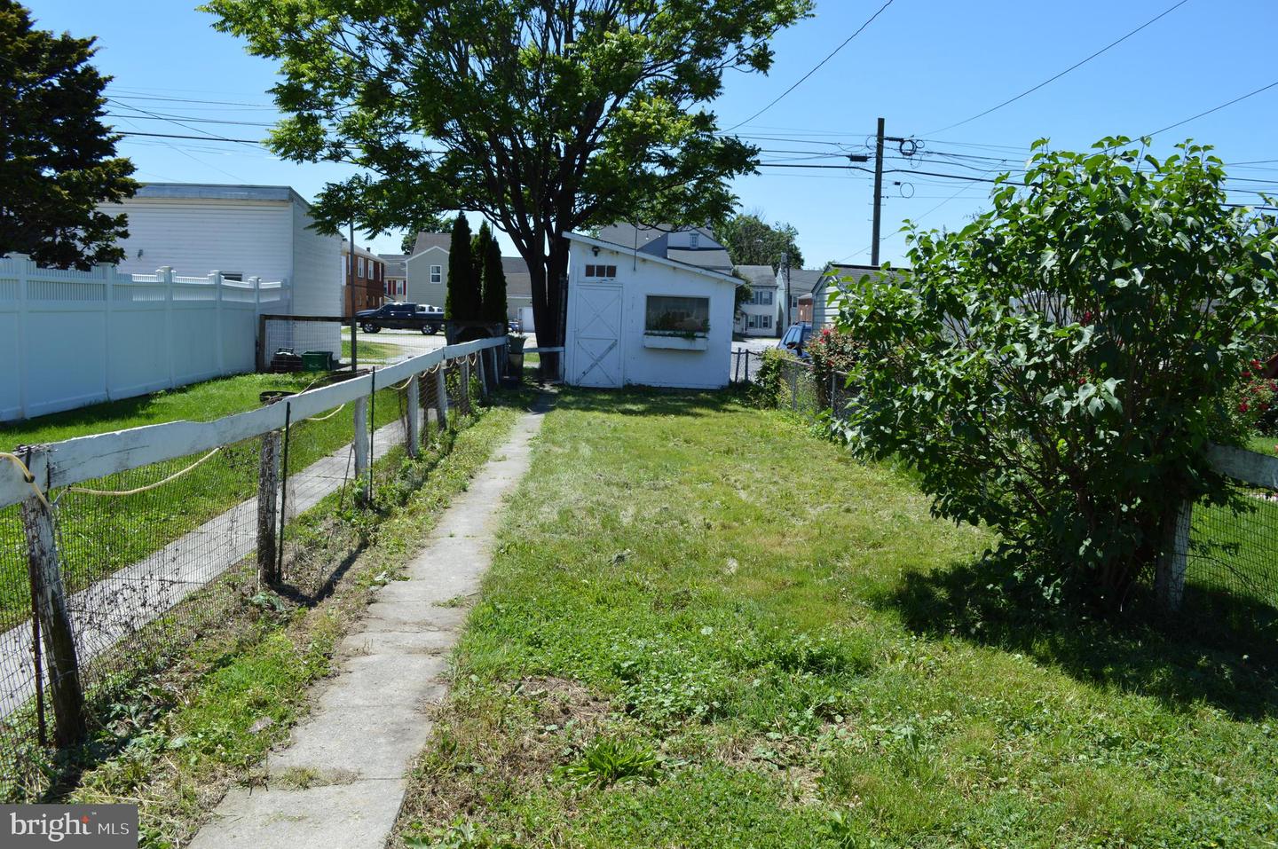 229 Locust St Property Photo 5