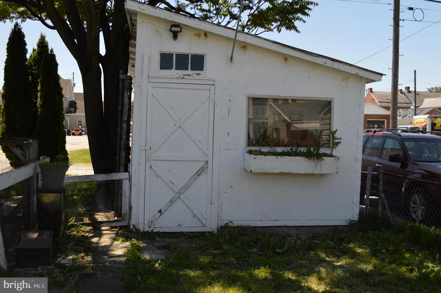 229 Locust St Property Photo 6