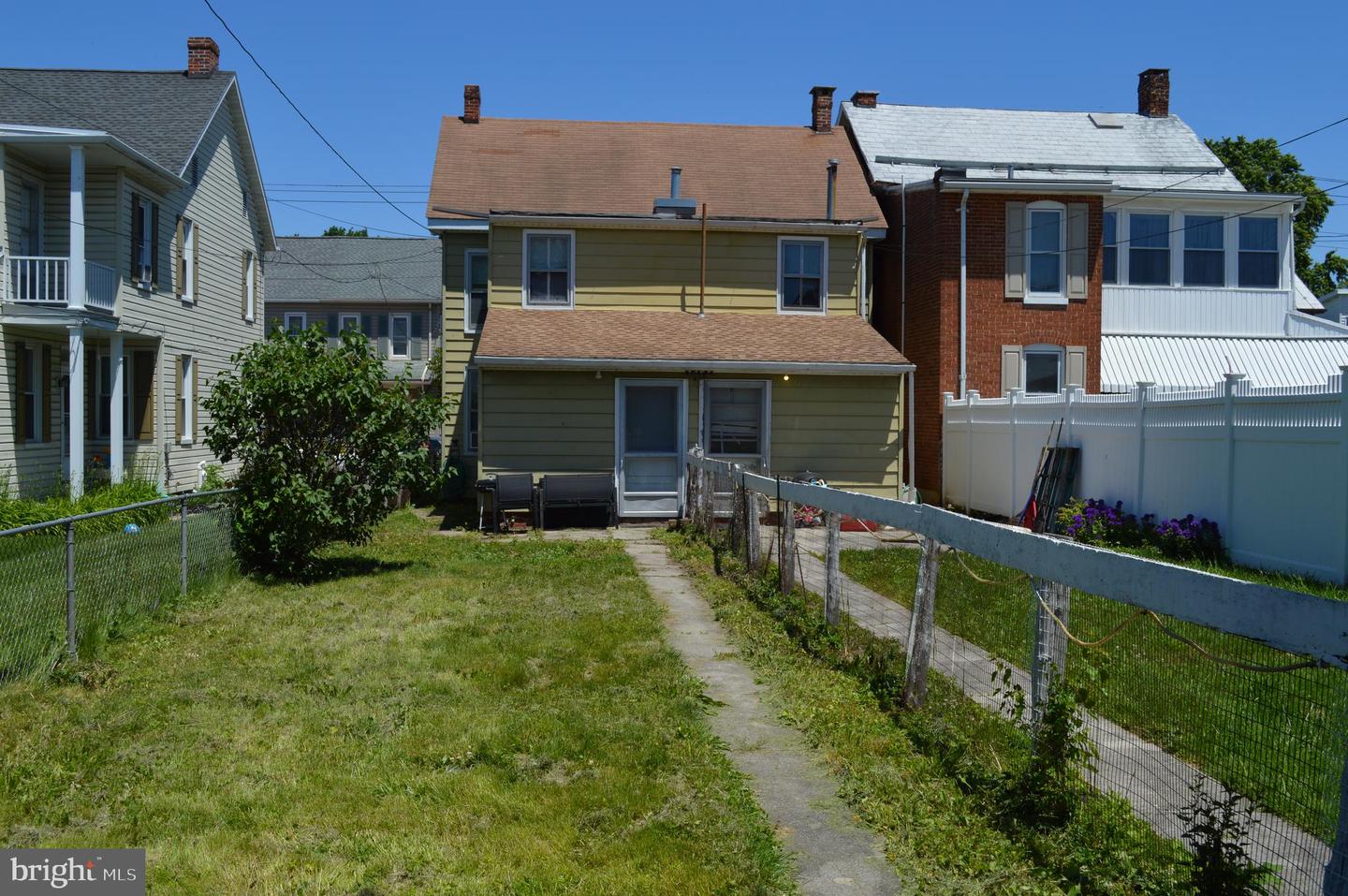 229 Locust St Property Photo 7