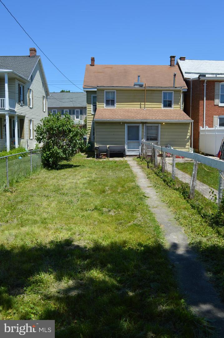 229 Locust St Property Photo 8
