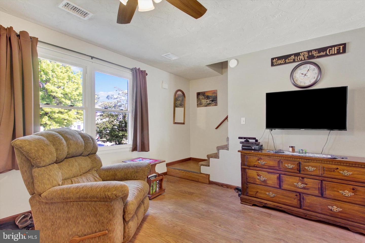 103 Edward St Property Photo 4