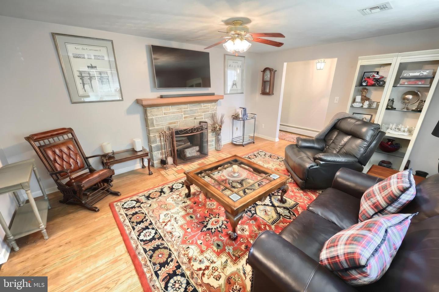 1215 Perry Ln Property Photo 11