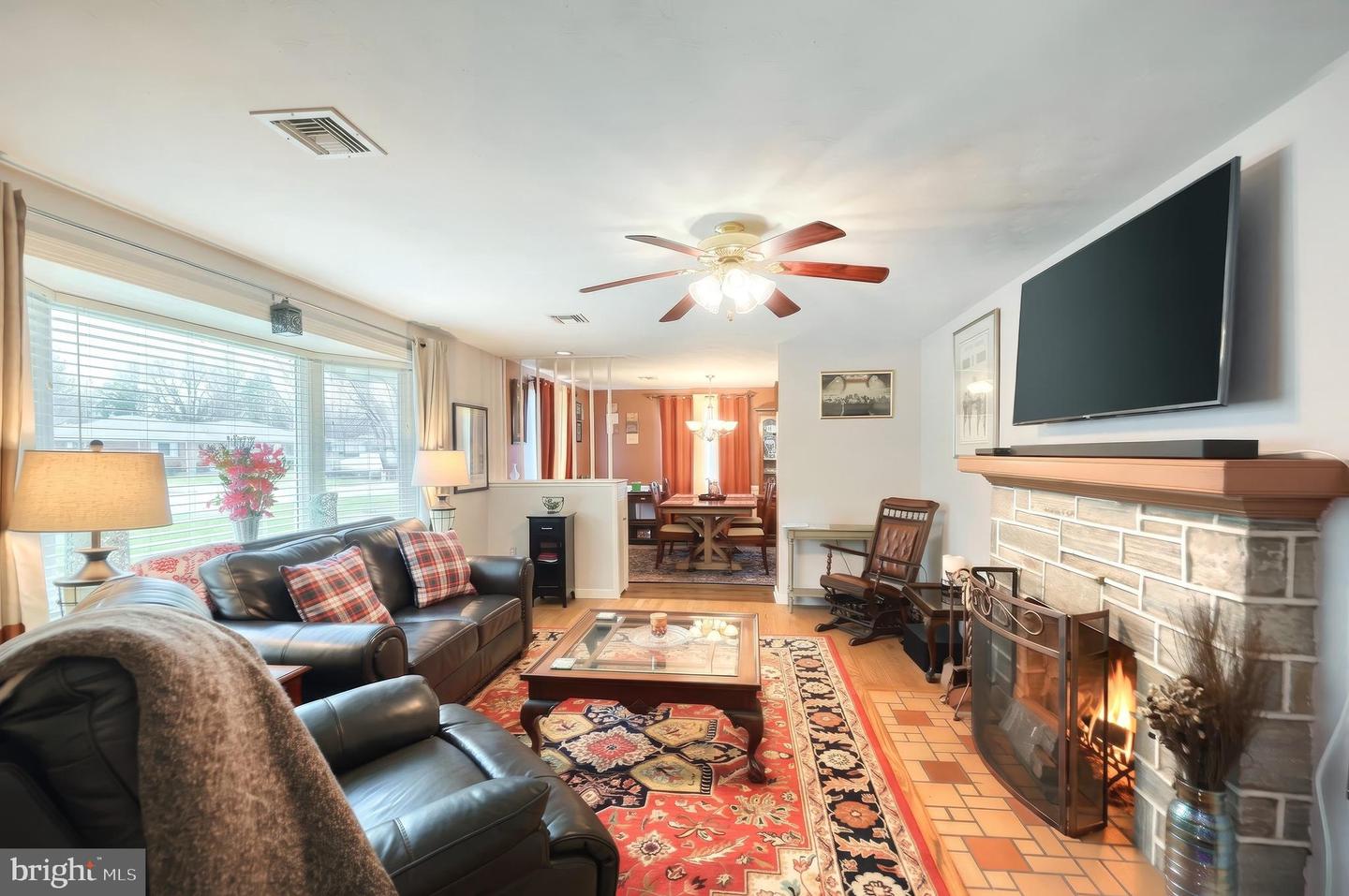 1215 Perry Ln Property Photo 12