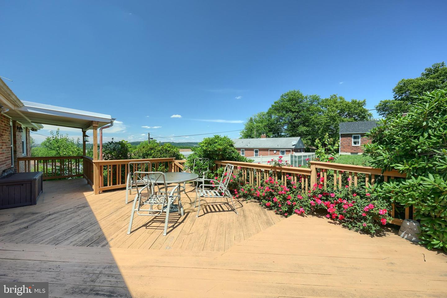 1215 Perry Ln Property Photo 15