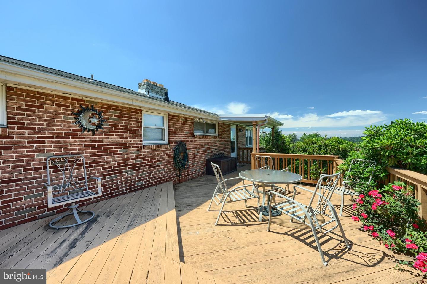 1215 Perry Ln Property Photo 16