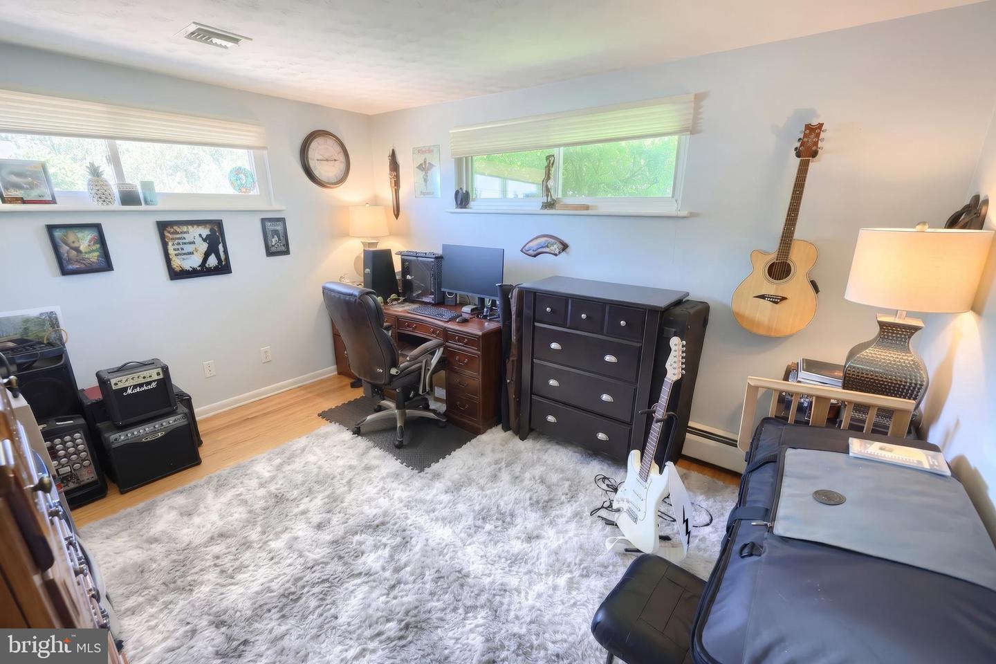 1215 Perry Ln Property Photo 21
