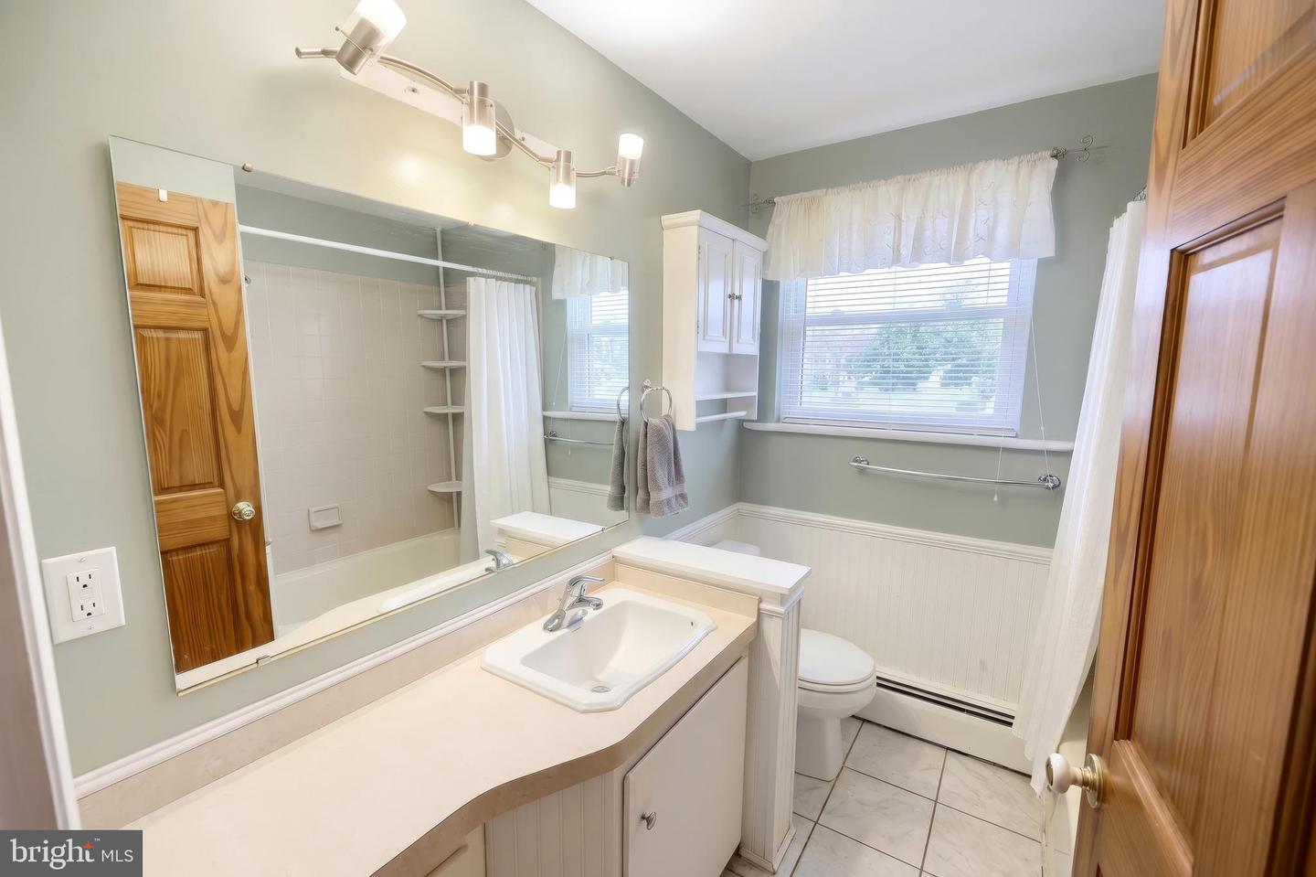 1215 Perry Ln Property Photo 22