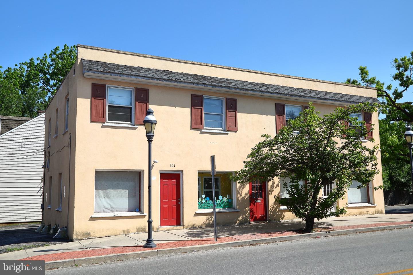 221 E PRINCESS ST