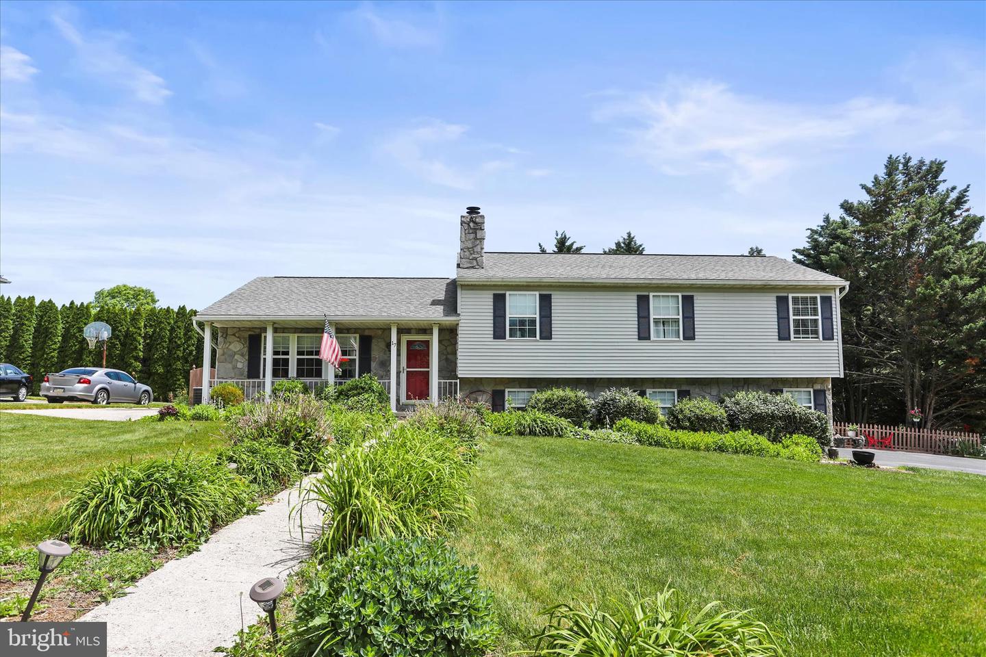 17 Ecker Ave Property Photo 1