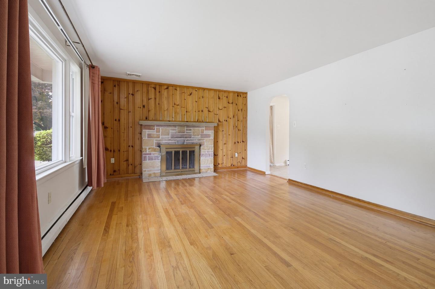 144 Bond St Property Photo 6