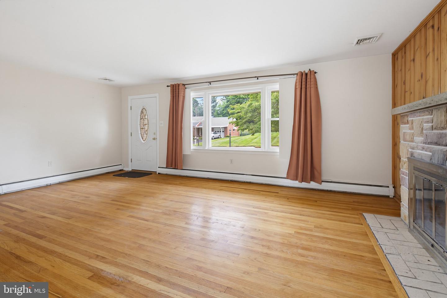 144 Bond St Property Photo 8