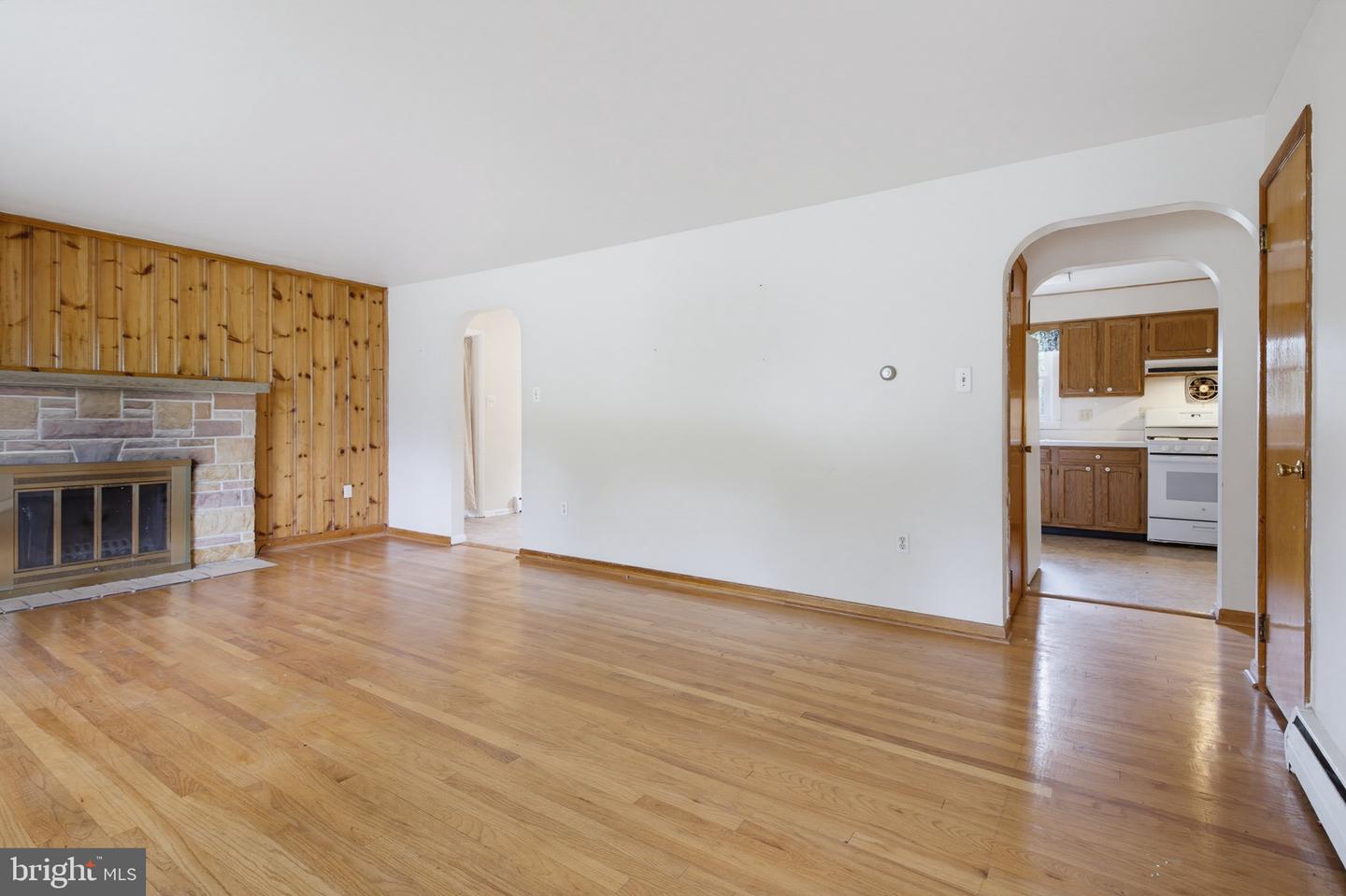 144 Bond St Property Photo 9