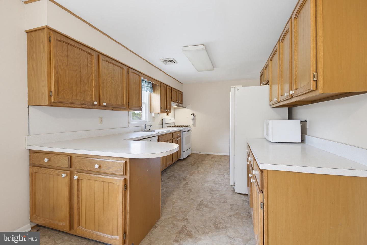 144 Bond St Property Photo 12