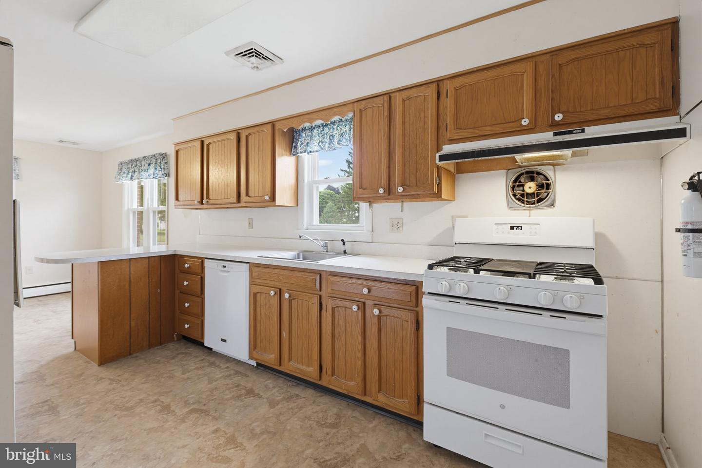 144 Bond St Property Photo 14