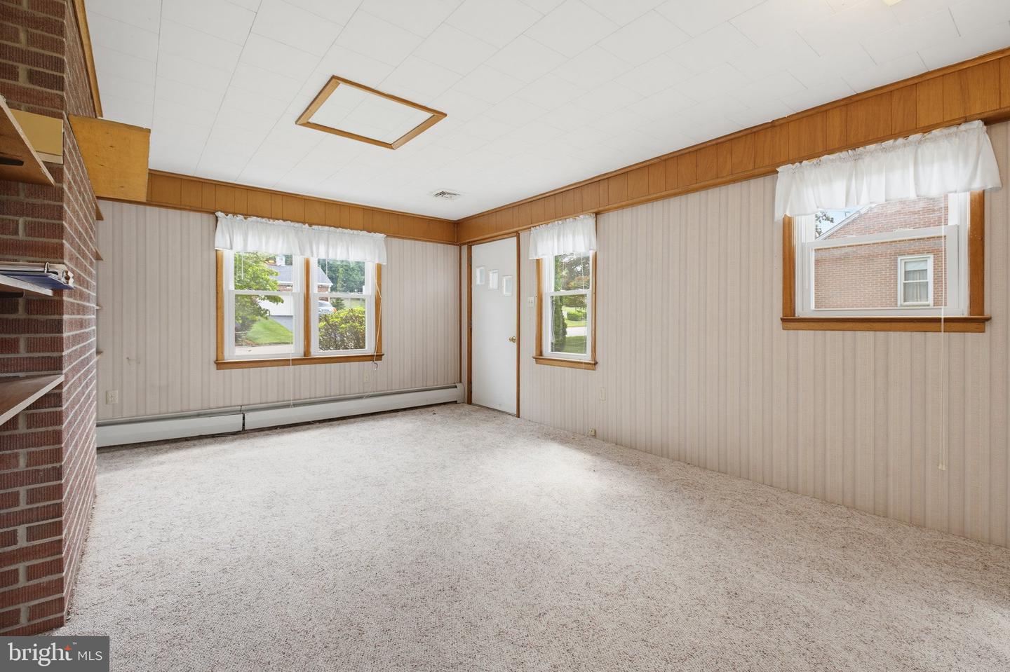 144 Bond St Property Photo 16