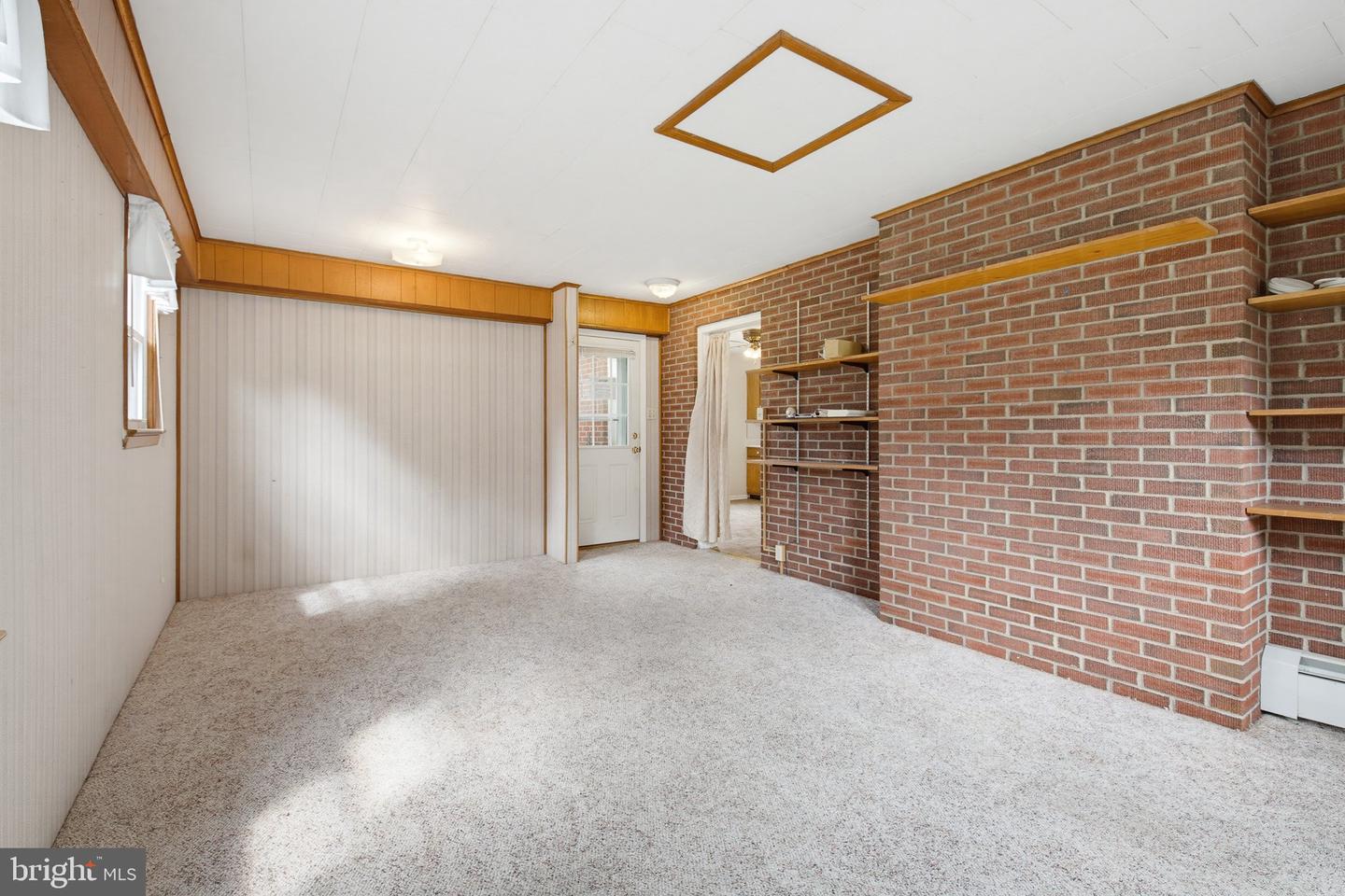 144 Bond St Property Photo 17