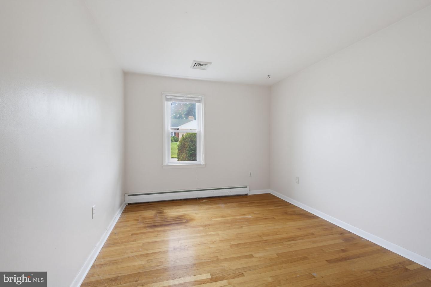144 Bond St Property Photo 20