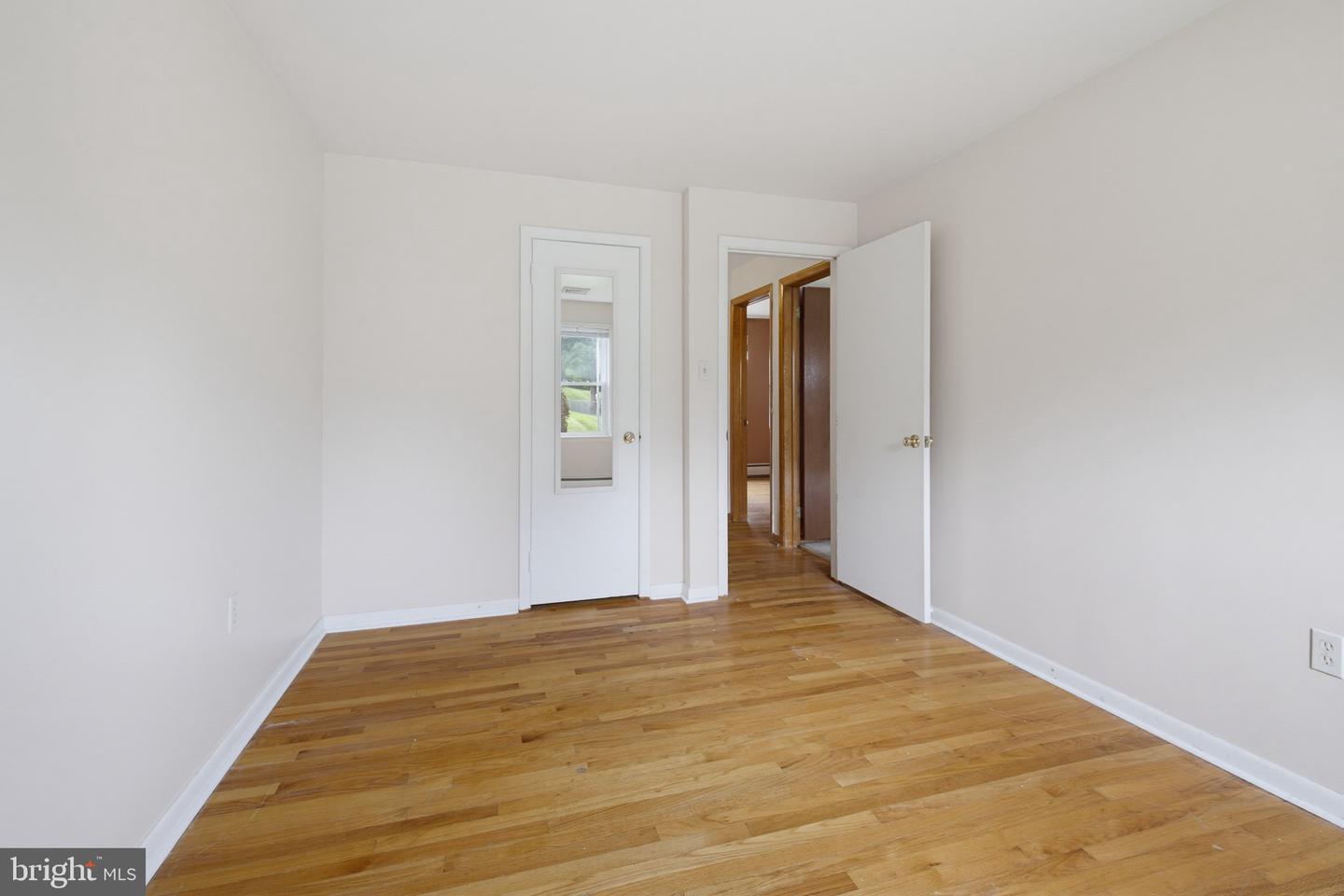 144 Bond St Property Photo 21