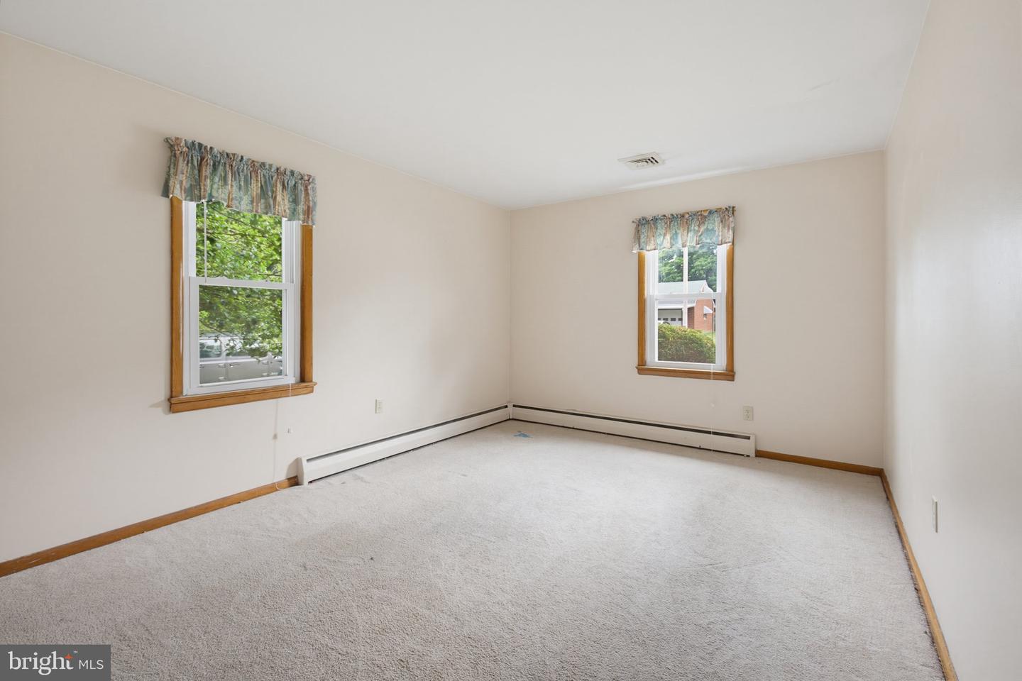 144 Bond St Property Photo 22