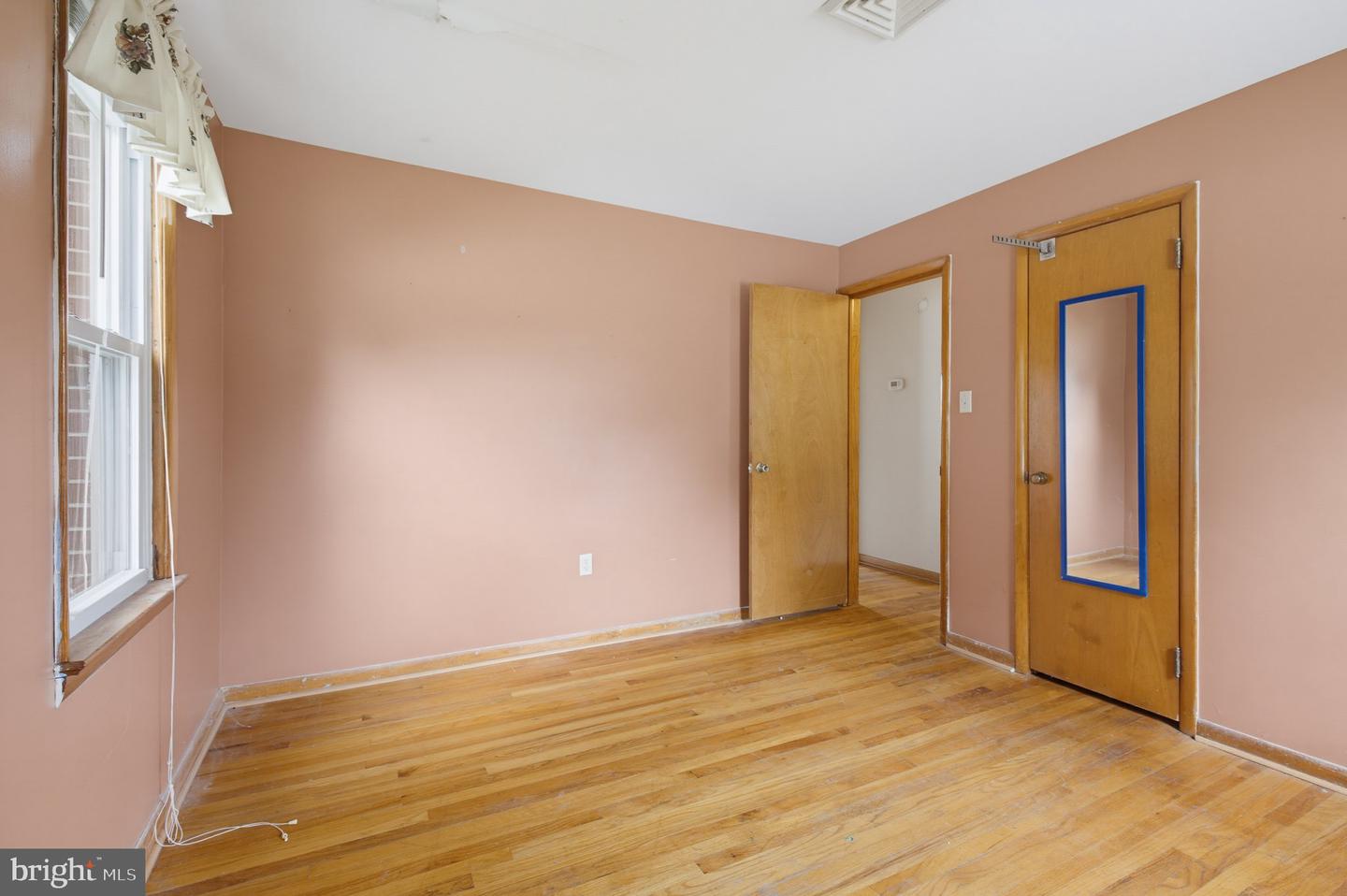 144 Bond St Property Photo 25
