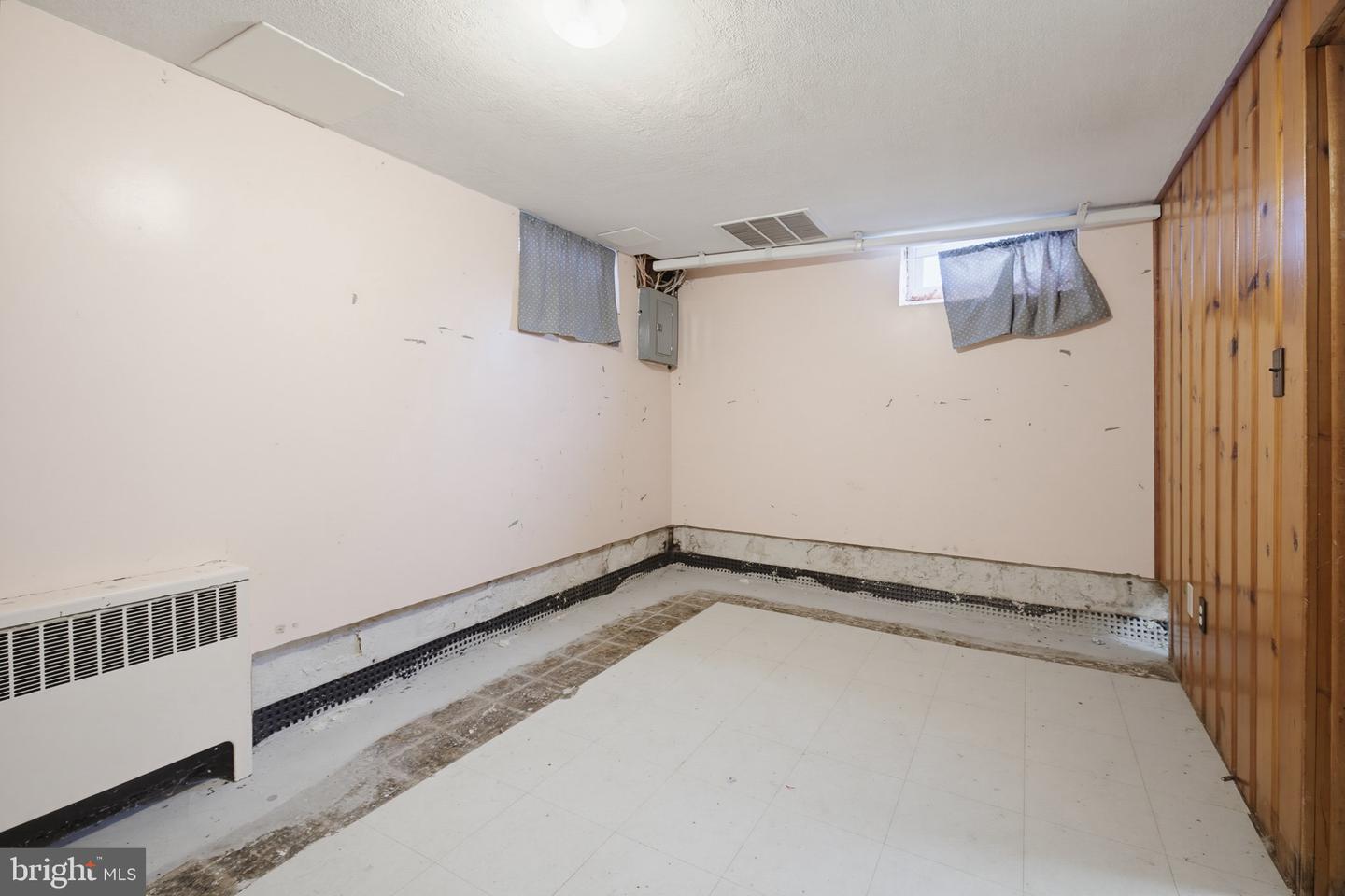 144 Bond St Property Photo 30