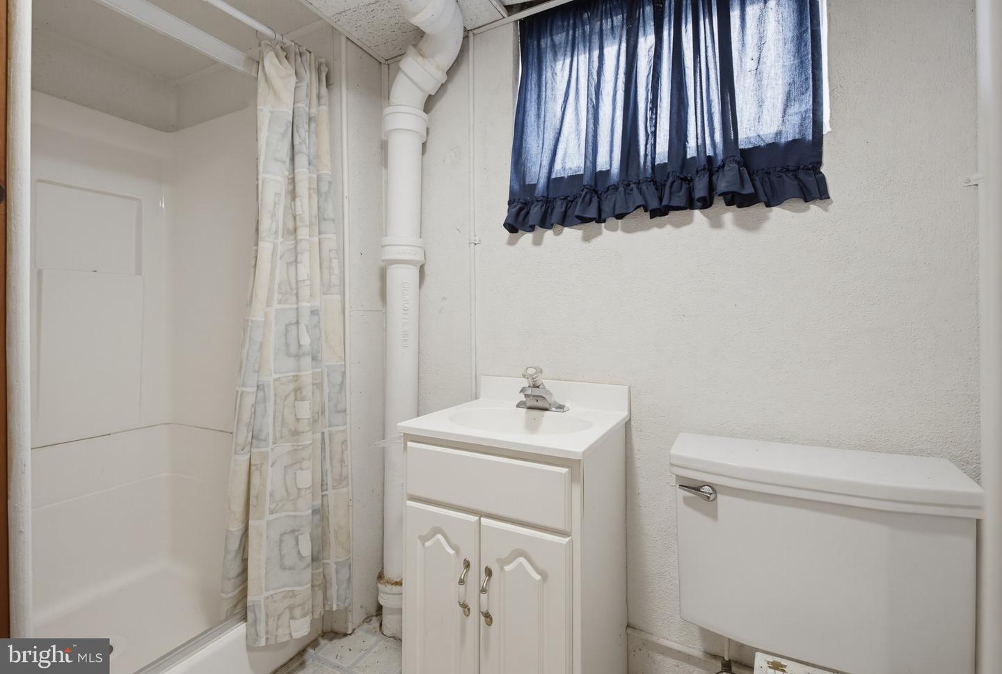 144 Bond St Property Photo 32