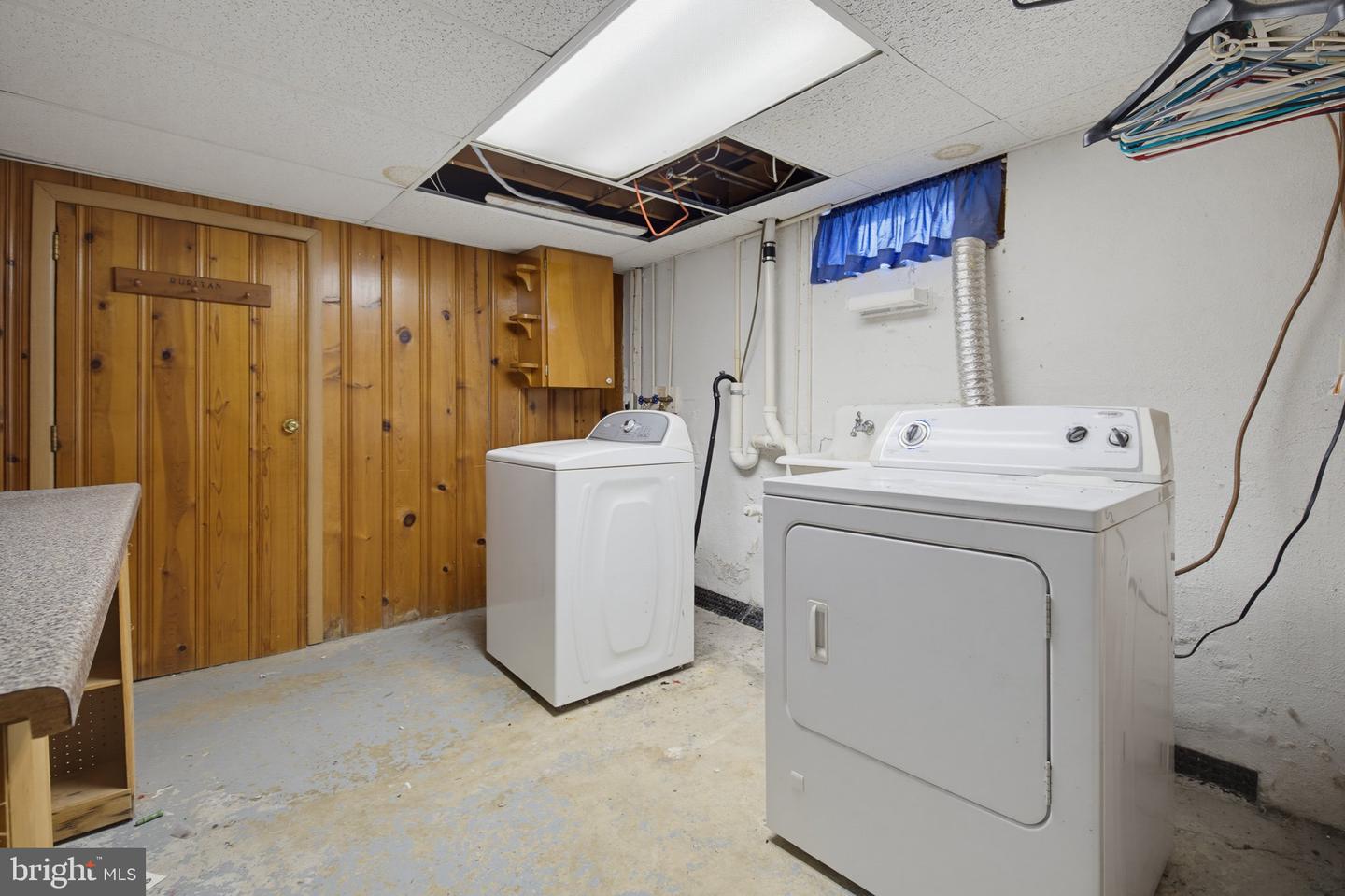 144 Bond St Property Photo 33