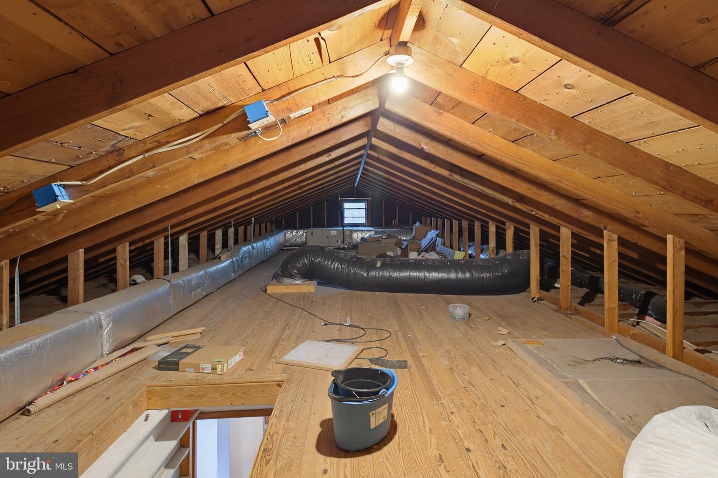 144 Bond St Property Photo 34