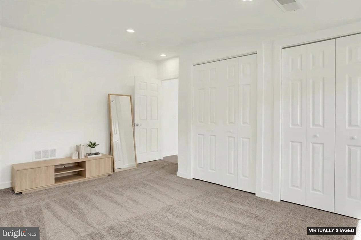 876 Cardinal Ln Property Photo 10
