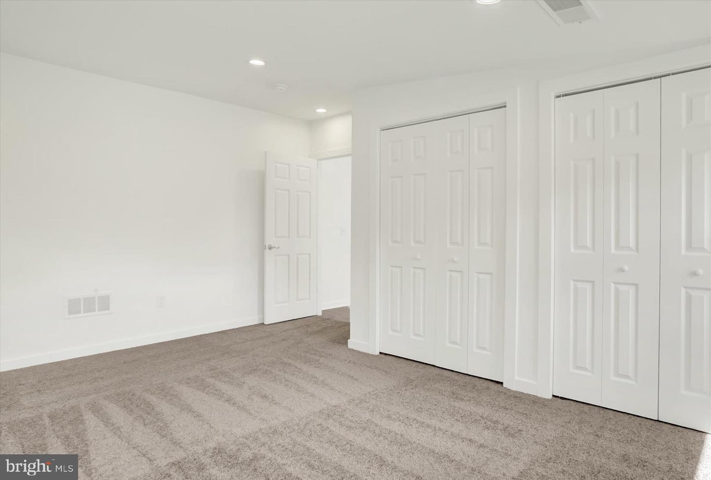 876 Cardinal Ln Property Photo 24