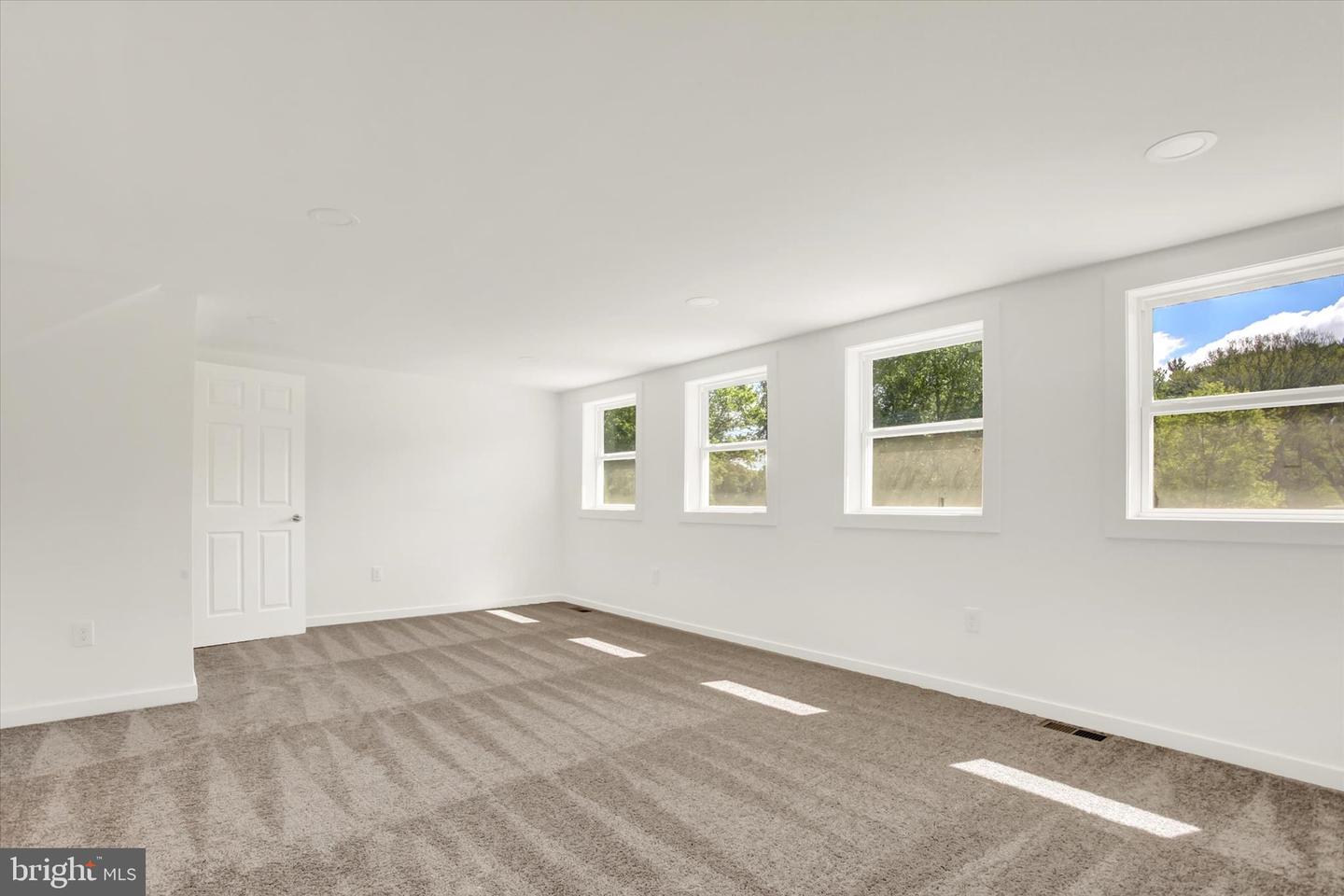 876 Cardinal Ln Property Photo 27