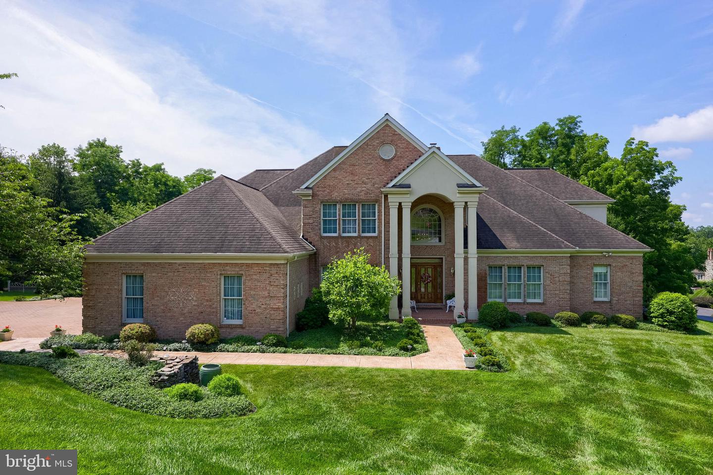 1190 Overbrook Cir Property Photo 1