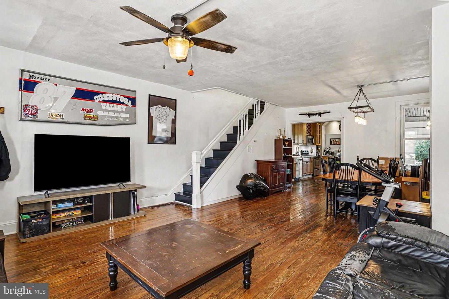 1533 Monroe St Property Photo 6