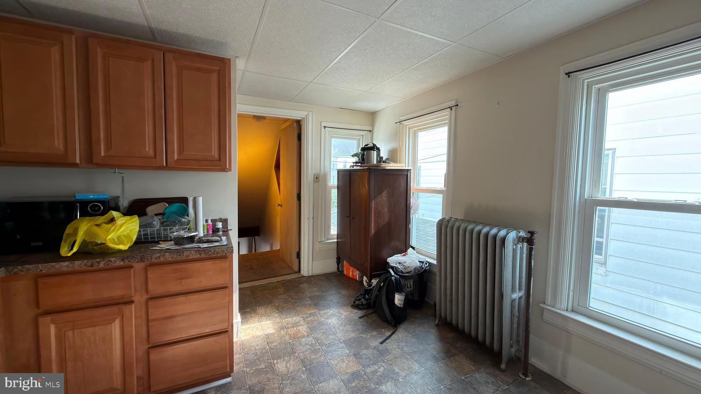 515 W Broadway Property Photo 6
