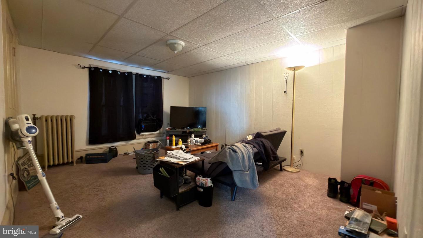 515 W Broadway Property Photo 9