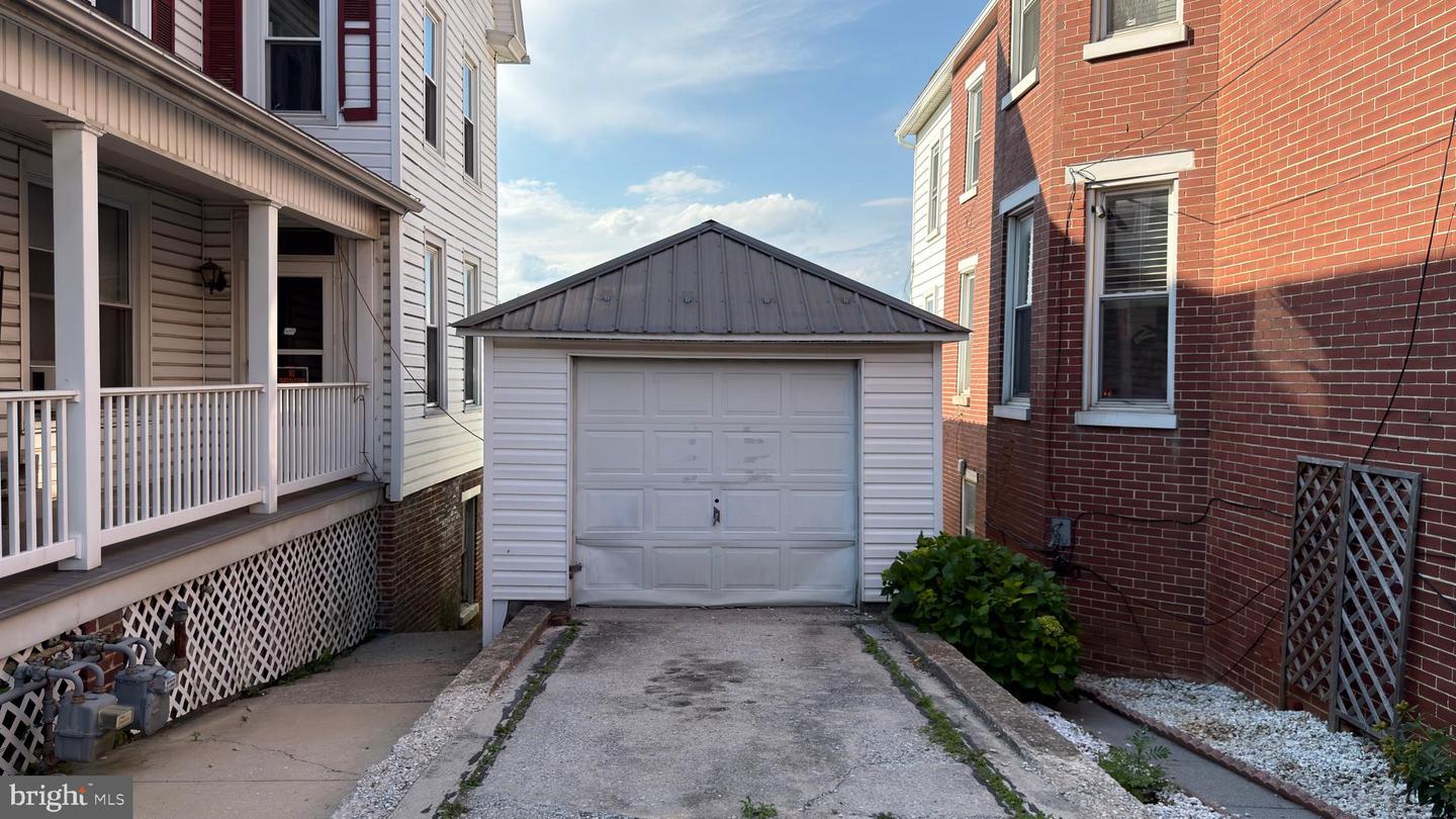 515 W Broadway Property Photo 19