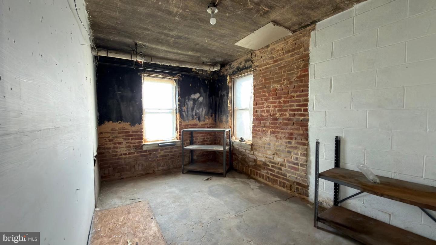 515 W Broadway Property Photo 39