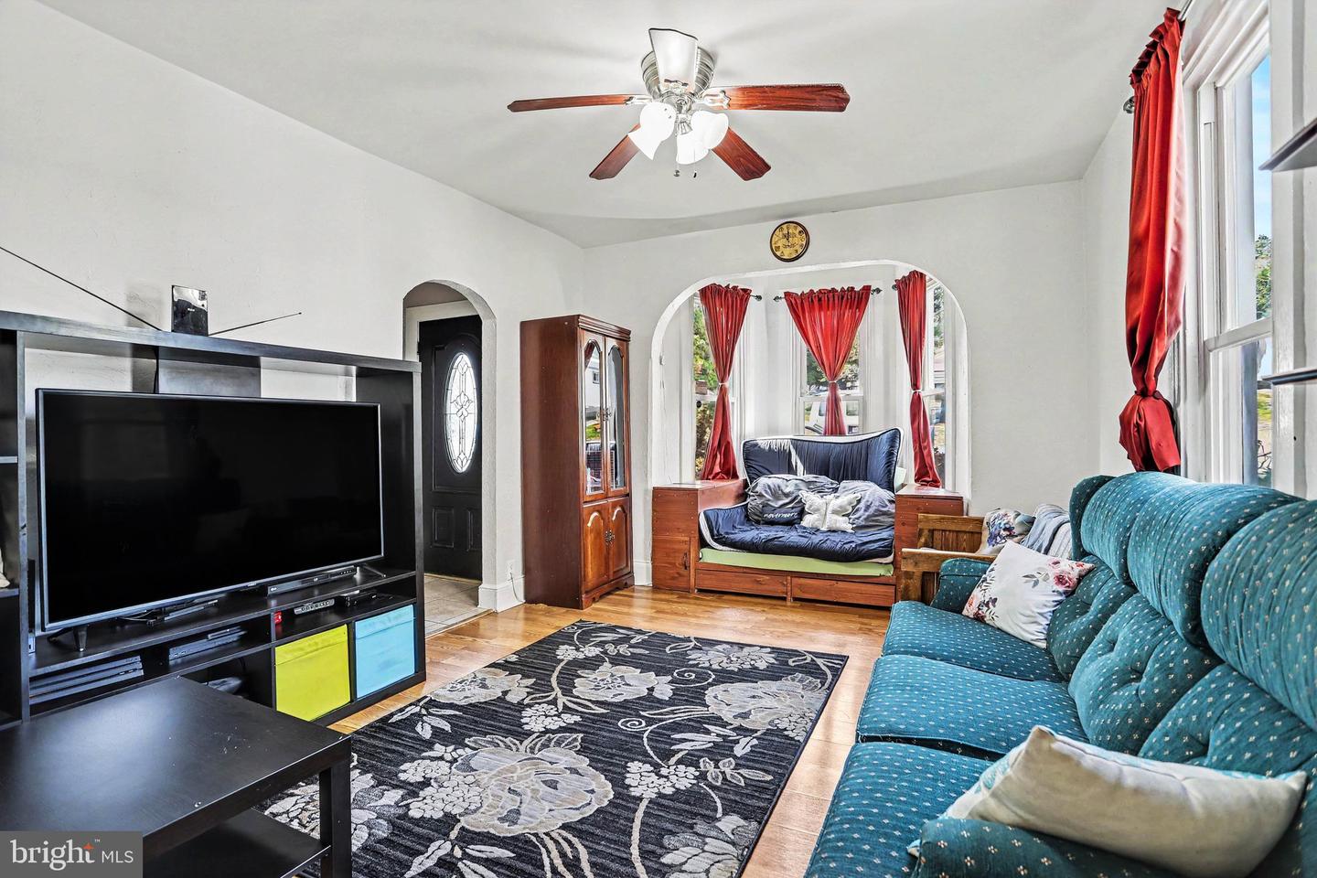 51 W Pennsylvania Ave Property Photo 5