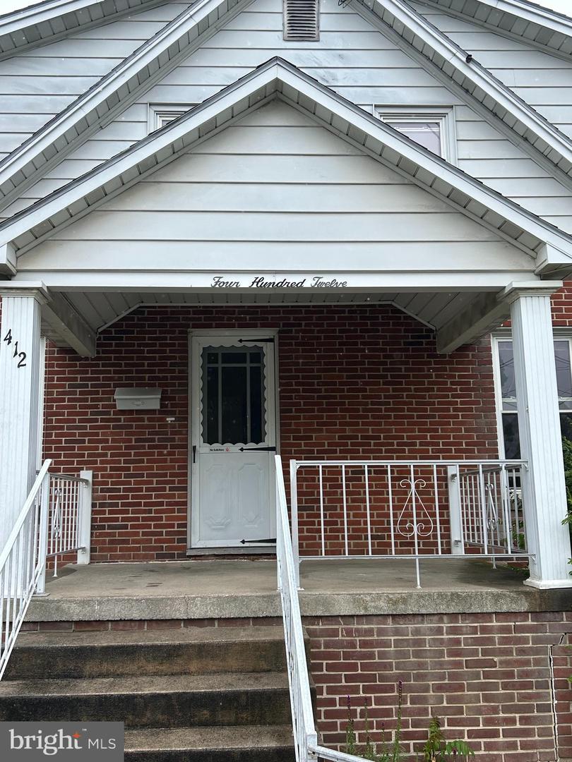 412 E Pleasant St Property Photo 1