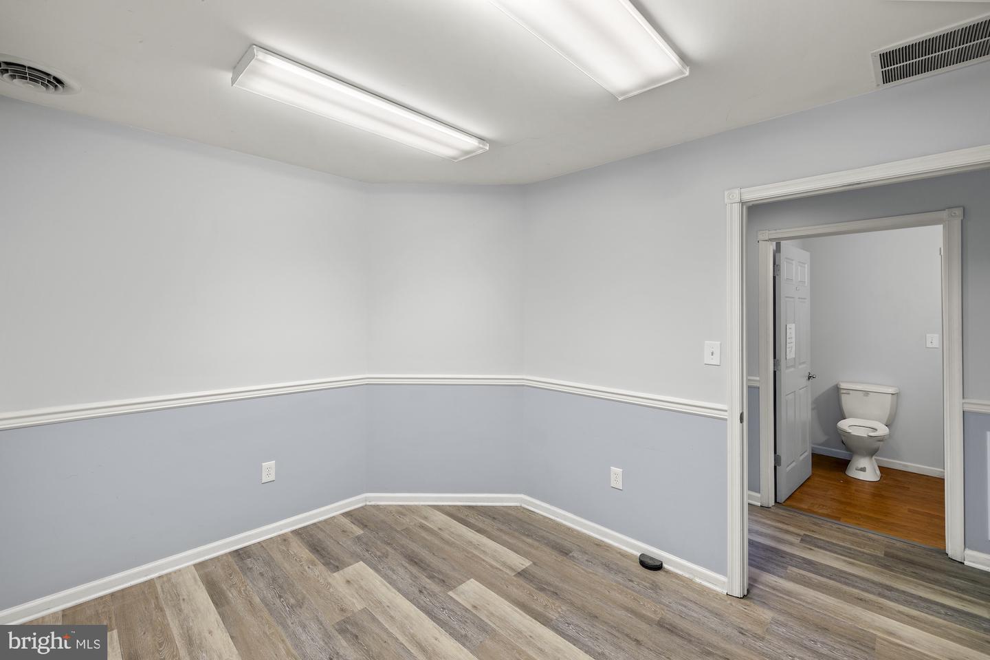 643-c Frederick St Property Photo 6