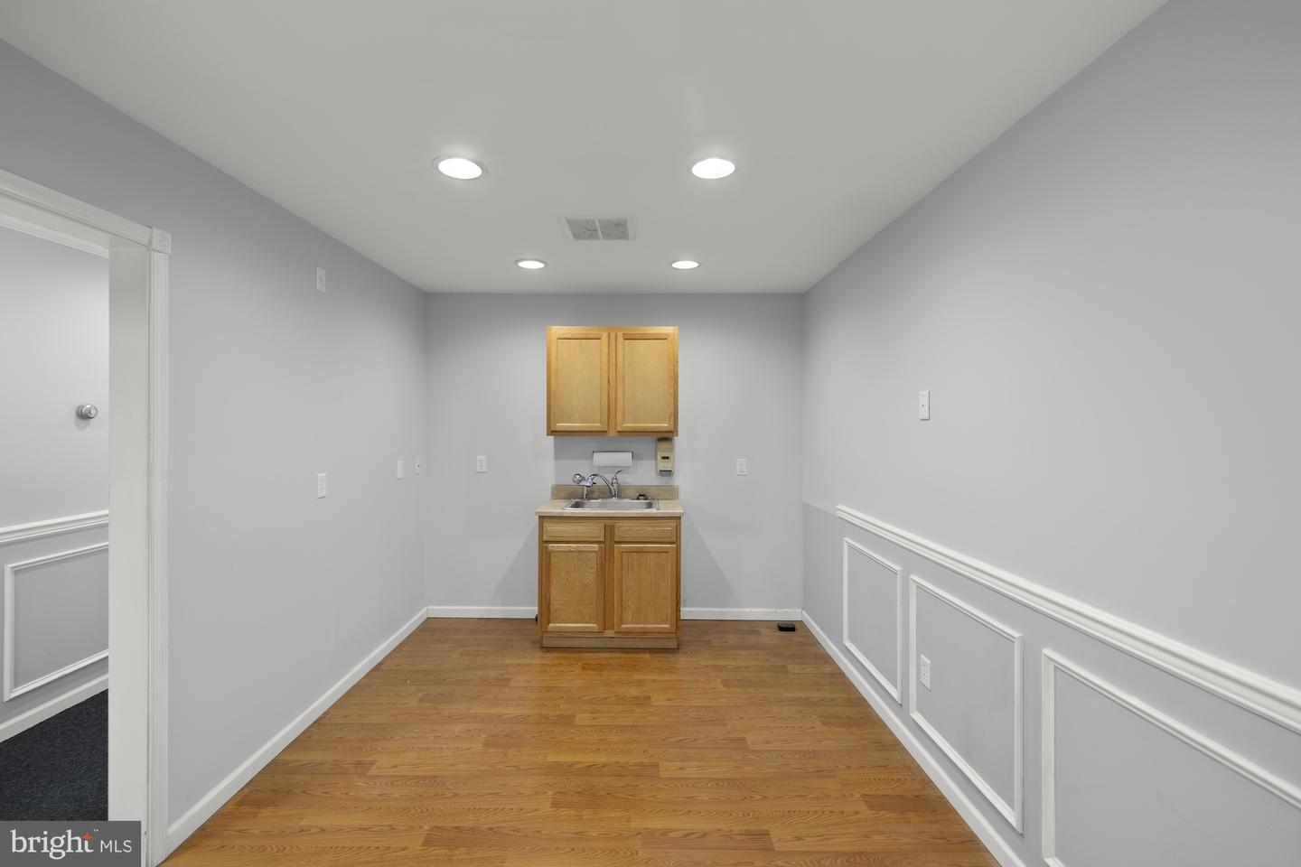 643-c Frederick St Property Photo 15
