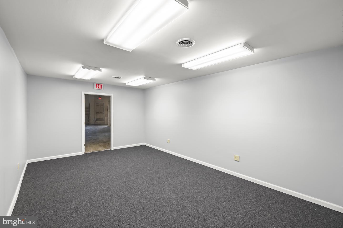 643-c Frederick St Property Photo 16