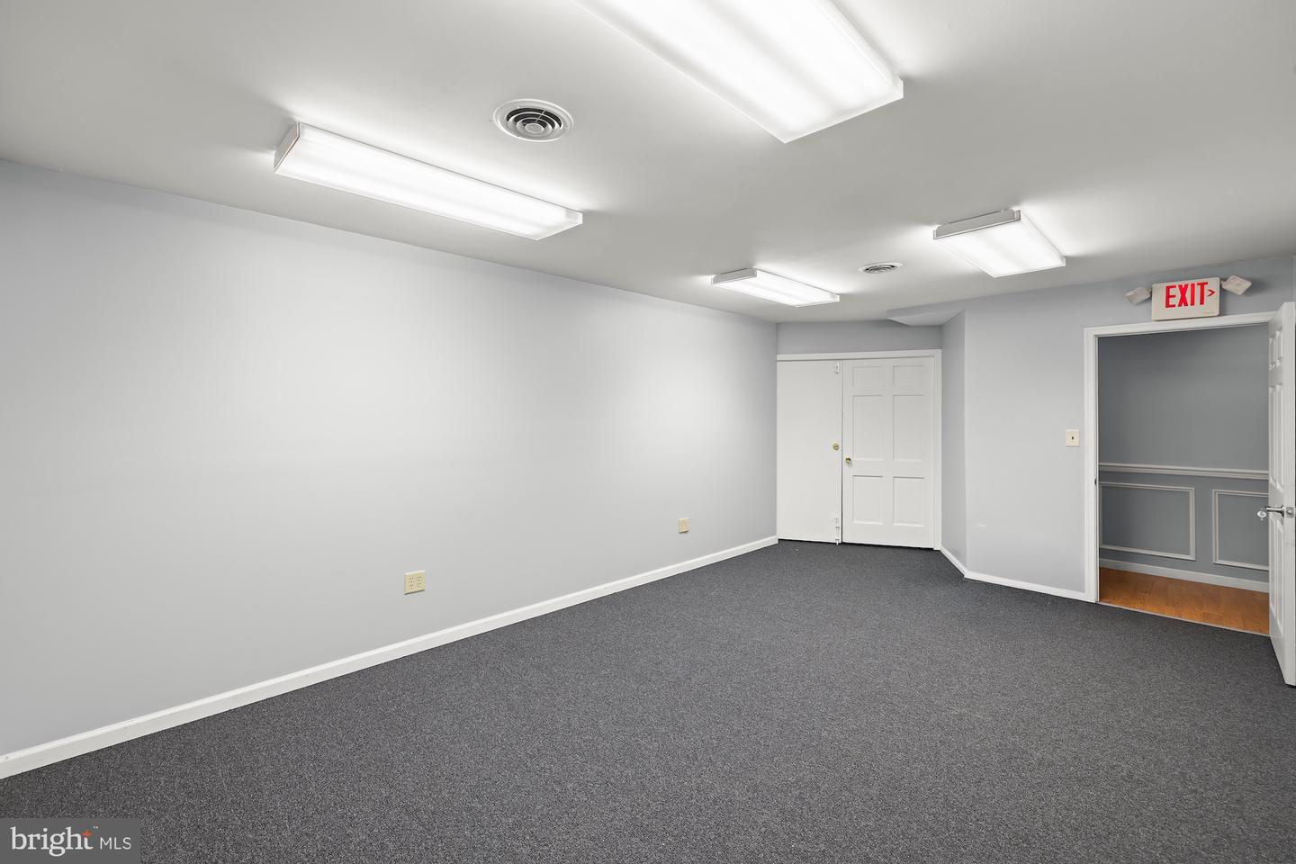 643-c Frederick St Property Photo 17