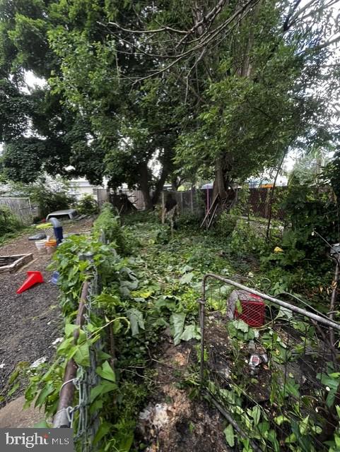 439 E Walnut St Property Photo 6