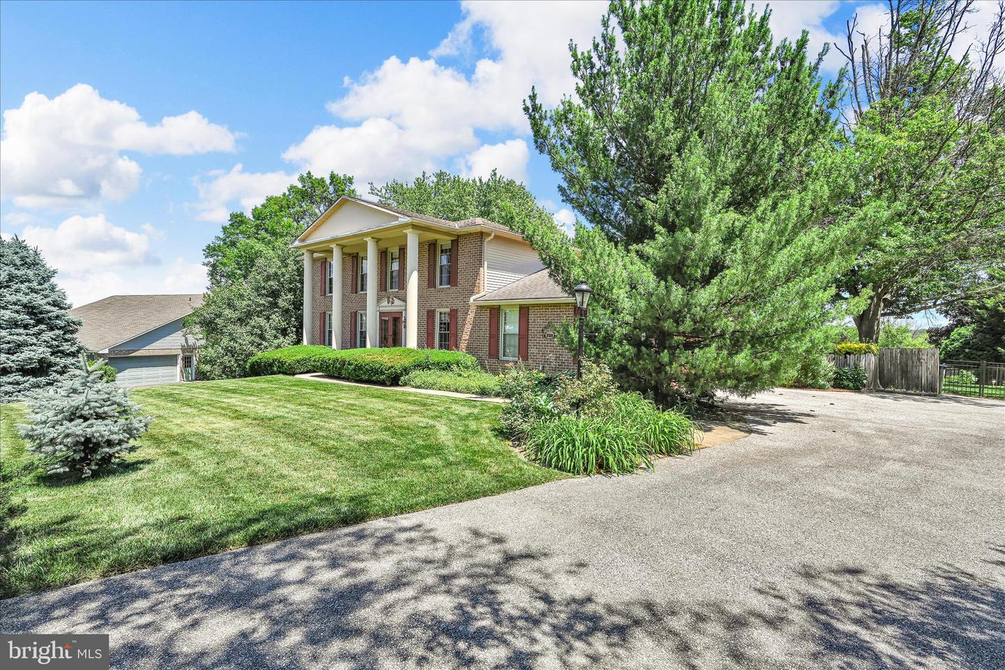3711 Cayuga Ln Property Photo 3