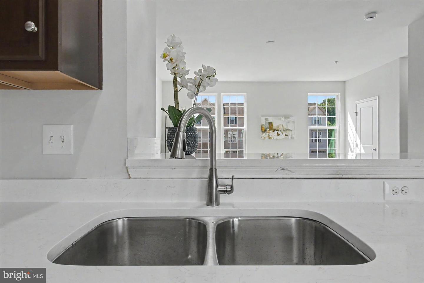 414 Charles Ave Property Photo 11