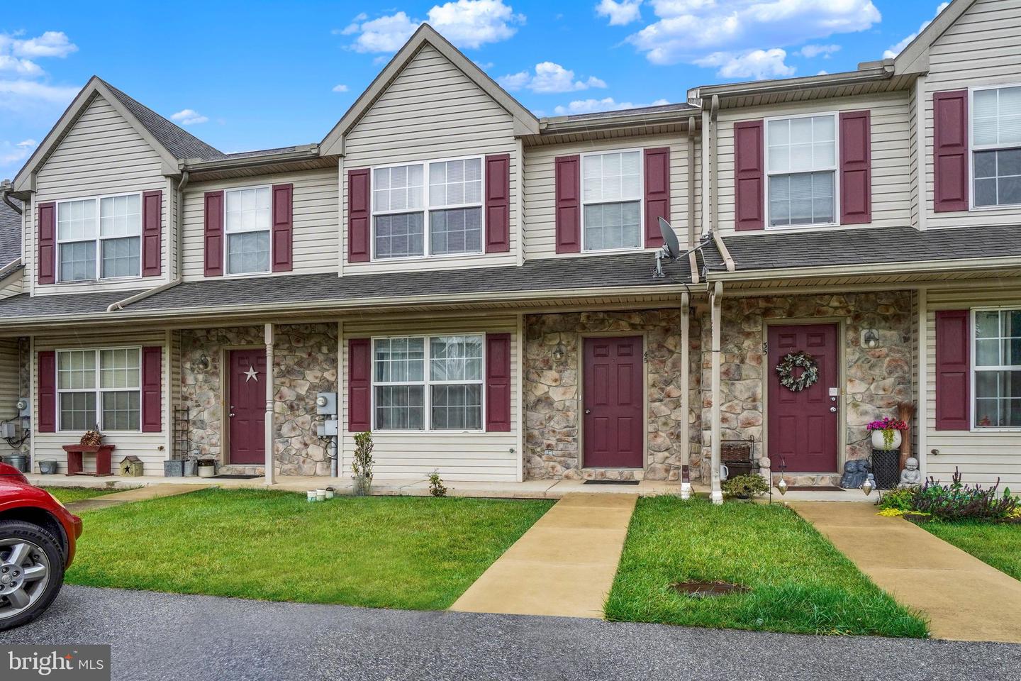 45 YARROW CT