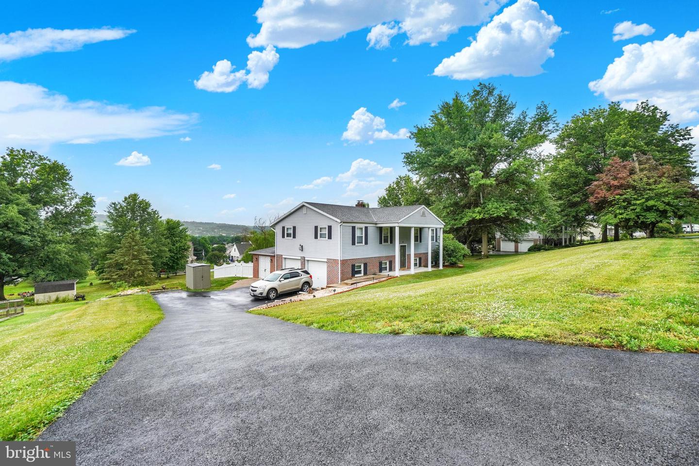 20 Oak Dr Property Photo 3