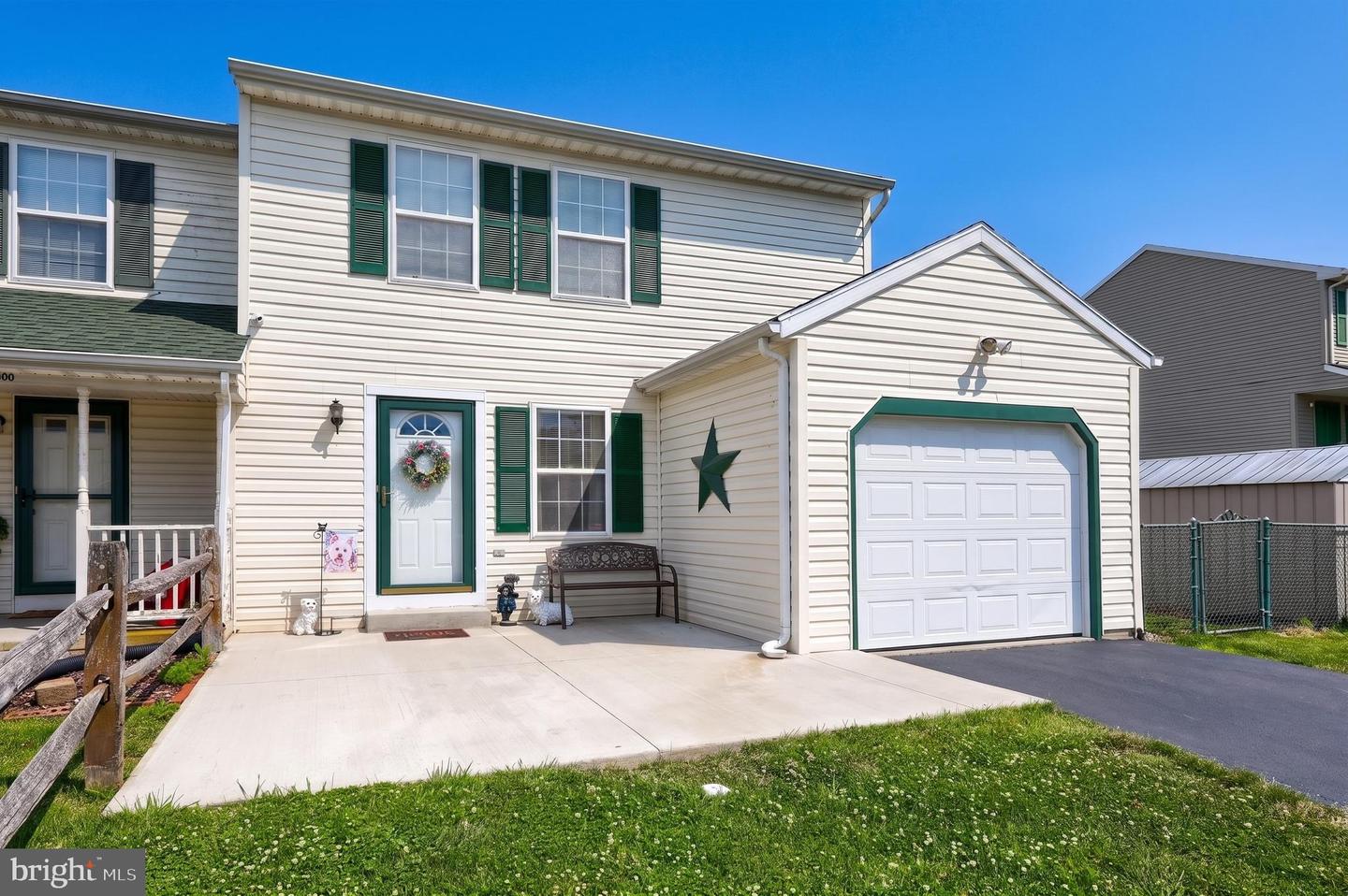1902 WYATT CIR Property Photo 1