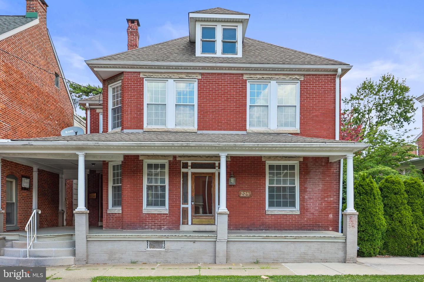 228 Baltimore St Property Photo 1